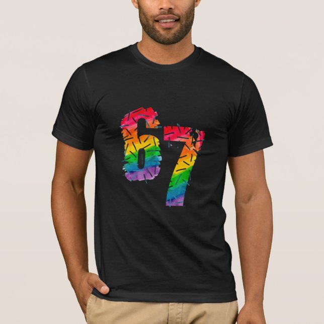 Camiseta 67 – Retro Neon Rainbow Vibes T-Shirt (Anverso)