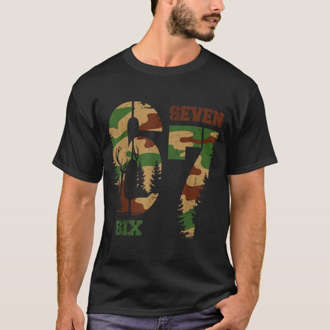 Camiseta 67 Six Seven Meme Camo Deer Hunting Gift For Boys  (Anverso)