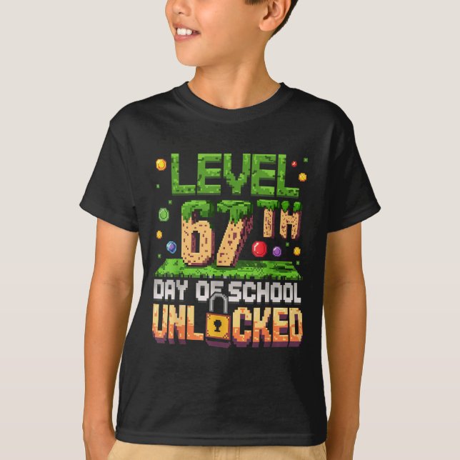 Camiseta 67th Day Of School Gamer Level Unlocked 100 Days O (Anverso)