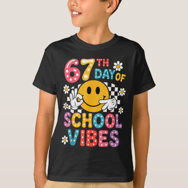 Camiseta 67th Day Of School Vibes 67 Meme Cute Smile Face T (Anverso)