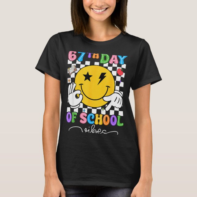 Camiseta 67th Day Of School Vibes Cute Smile Face 67 Days O (Anverso)