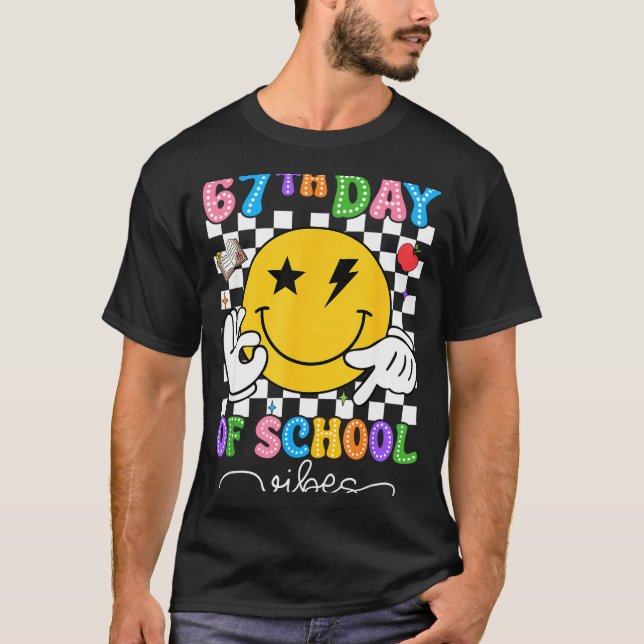 Camiseta 67th Day Of School Vibes Cute Smile Face 67 Days O (Anverso)