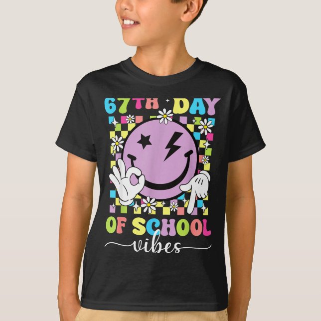 Camiseta 67th Day Of School Vibes Funny Six Seven 67 Meme S (Anverso)