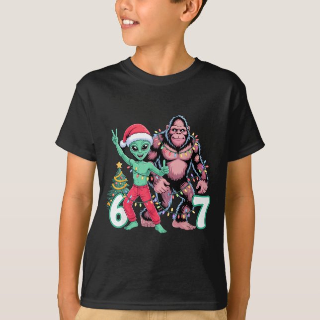 Camiseta 6 7 Meme Christmas Alien Sasquatch Six Seven Fun  (Anverso)