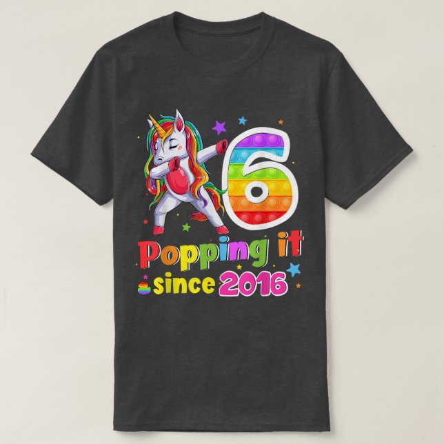 Camiseta 6 Years Old Pop It Dabbing Unicorn Popping Since 2 (Diseño del anverso)