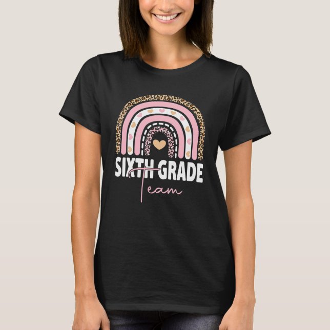 Camiseta 6th Grade Teacher Rainbow Back To School Hello Six (Anverso)