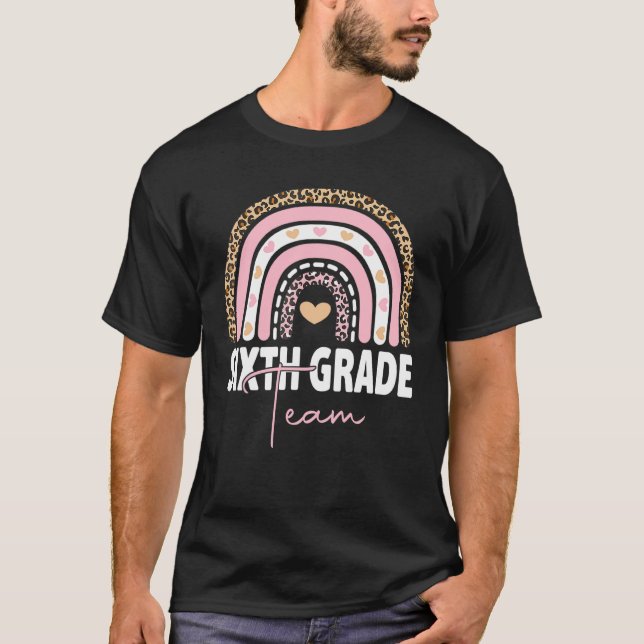 Camiseta 6th Grade Teacher Rainbow Back To School Hello Six (Anverso)