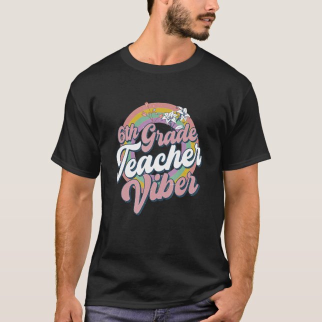 Camiseta 6th Grade Teacher Vibes Back To School Sixth Grade (Anverso)