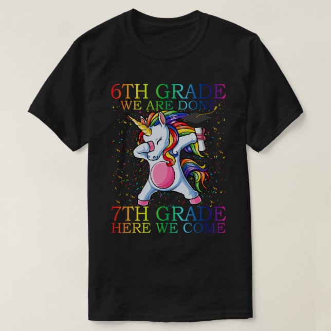 Camiseta 6th Grade We Are Done 7th Grade Here We Come Unico (Diseño del anverso)