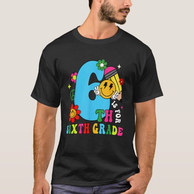 Camiseta 6th Is For Sixth Grade Groovy Back To School Teach (Anverso)