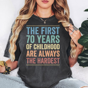 Camiseta 70 años de infancia es difícil cita divertida