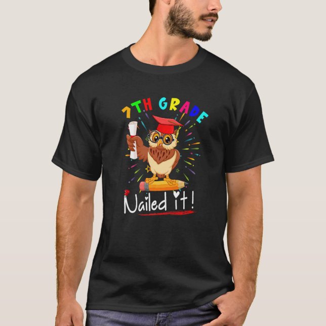 Camiseta 7th Grade Nailed It Cute Owl Pencil Student Gradua (Anverso)