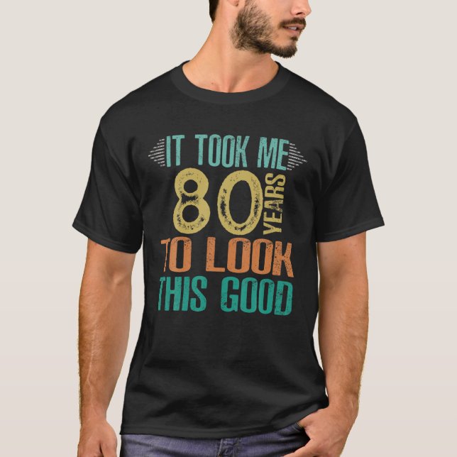 Camiseta 80 Aniversario - Me Tomó 80 Años Mirar Este G (Anverso)