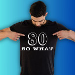 Camiseta 80 Y qué gracioso decir 80 años de negro<br><div class="desc">80 Así que qué gracioso decir Camiseta de Hombre Negro,  que cumple 80 años. Una cita graciosa tengo 80 años,  así que qué en fuentes modernas y color blanco. Un regalo perfecto para una persona con sentido del humor.</div>