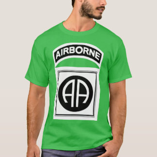 Camiseta 82.ª con letras blancas y borde