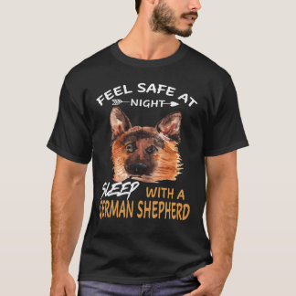 Camiseta 8 Siente Seguro Por La Noche Duerme Con Un Pastor