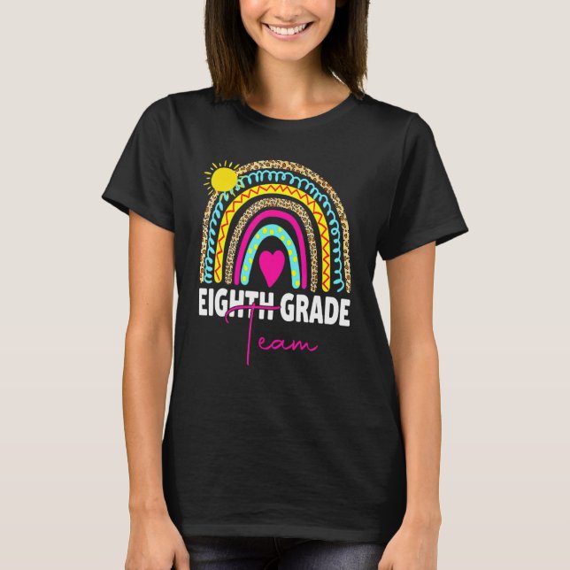 Camiseta 8th Grade Teacher Rainbow Back To School Hello Eig (Anverso)