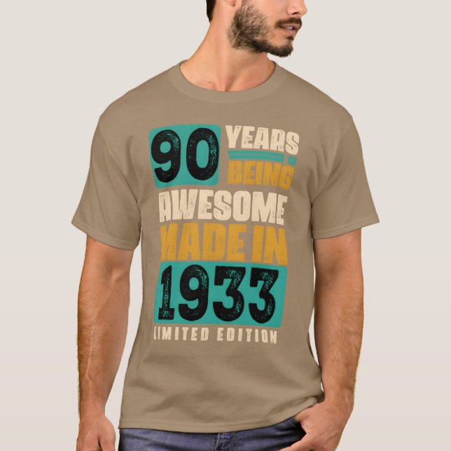 Camiseta 90 Years of being Awesome Made in 1933 Limited edi (Anverso)