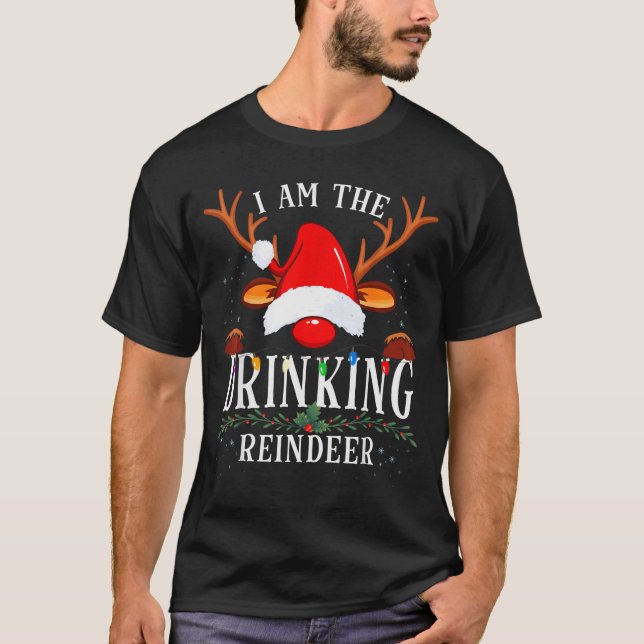 Camiseta 99 I Am The Drinking Reindeer Christmas Family Uni (Anverso)