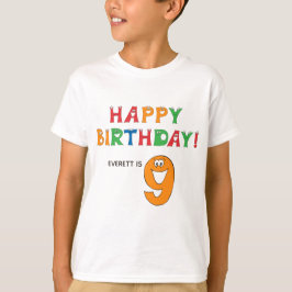 Camiseta 9.º alfabeto colorido de cumpleaños con nombres de