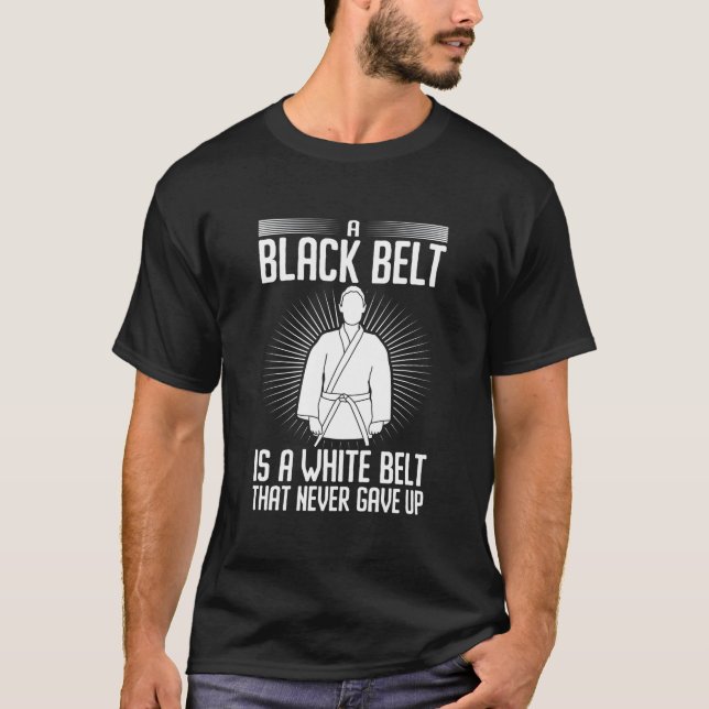 Camiseta A Black Belt Is A White Belt T Never Gave Up Karat (Anverso)