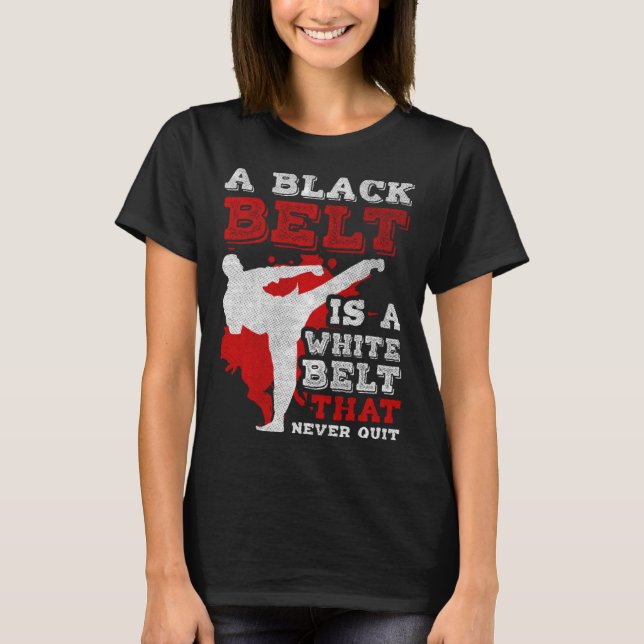 Camiseta A Black Belt Is A White Belt That Never Quit Jiu J (Anverso)