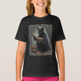 Camiseta A Black Cat Wearing A Cloak Studying Halloween