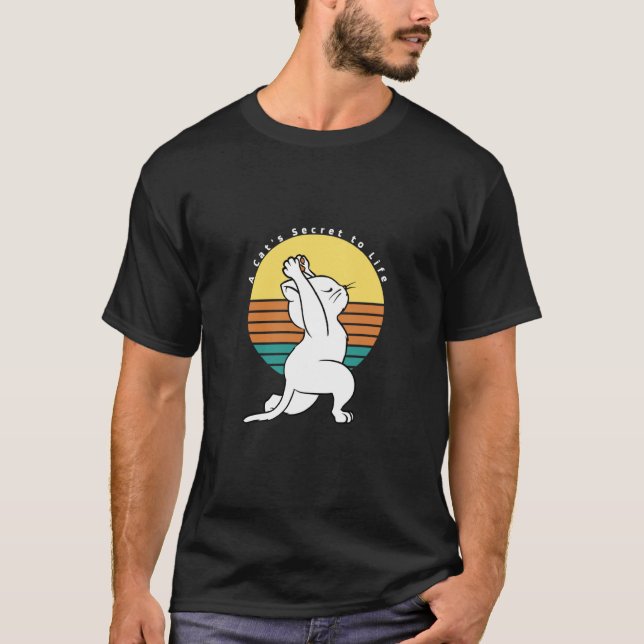 Camiseta A Cat's Secret To Life Retro Yoga Cat Present (Anverso)