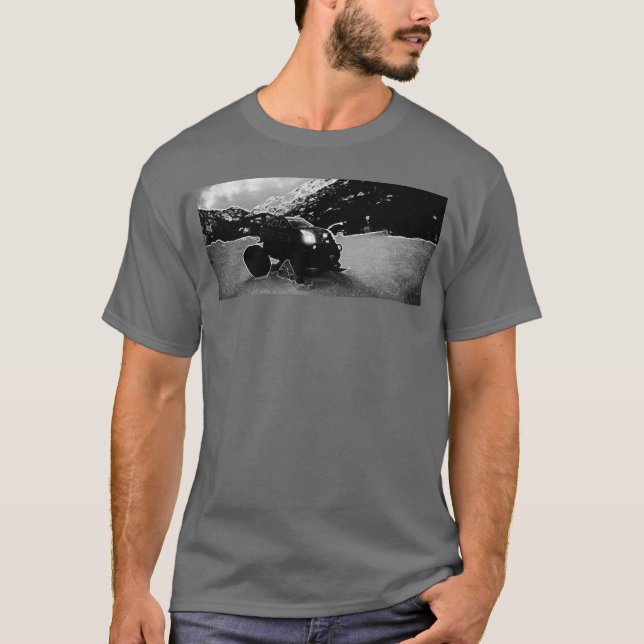Camiseta A Custom Cadillac Hobby RC Car in Snowy Mountains  (Anverso)