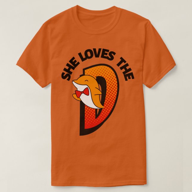 Camiseta A ella le encanta el d (Diseño del anverso)