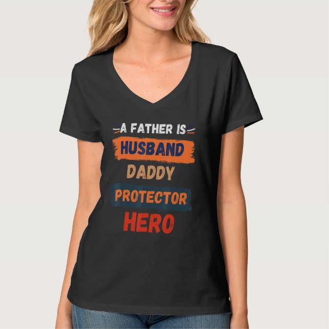 Camiseta A Father is Husband Daddy Protector Hero Father's  (Anverso)