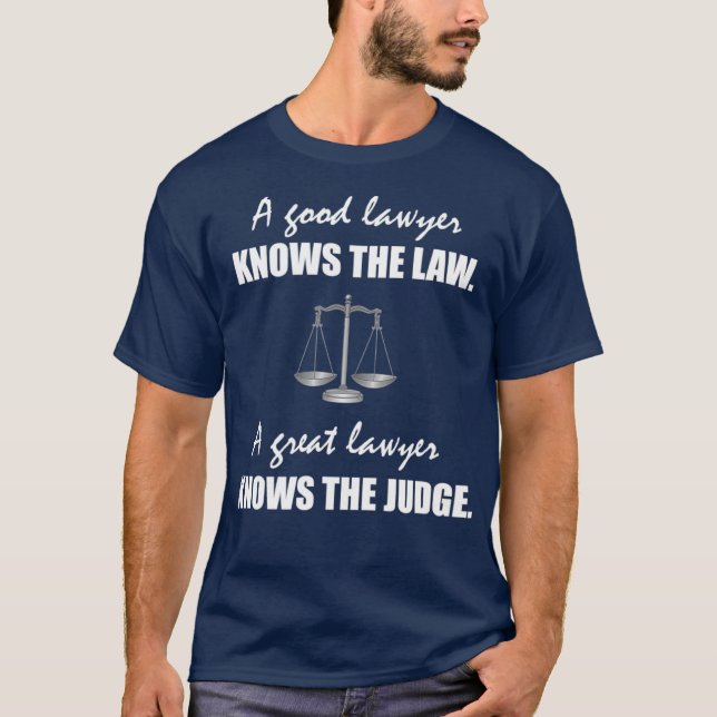 Camiseta A Good Lawyer Knows the Law a Great Lawyer knows (Anverso)