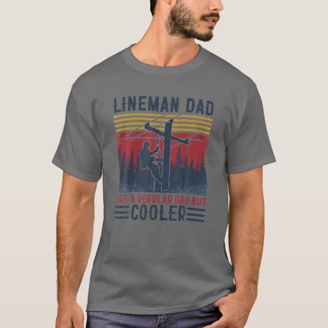 Camiseta A Lineman Dad Le Gusta Un Papá Corriente Pero Los  (Anverso)
