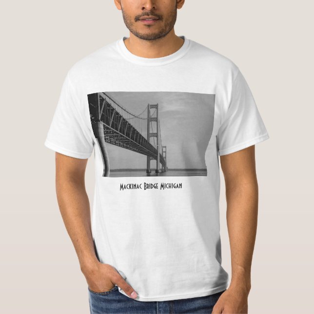 Camiseta A lo largo de la escala de grises del puente Macki (Anverso)