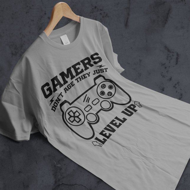 Camiseta A los jugadores no les envejece, simplemente suben (Subido por el creador)