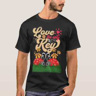 Camiseta A Los Ladybugs Les Encanta El Único Amor Floral Pr