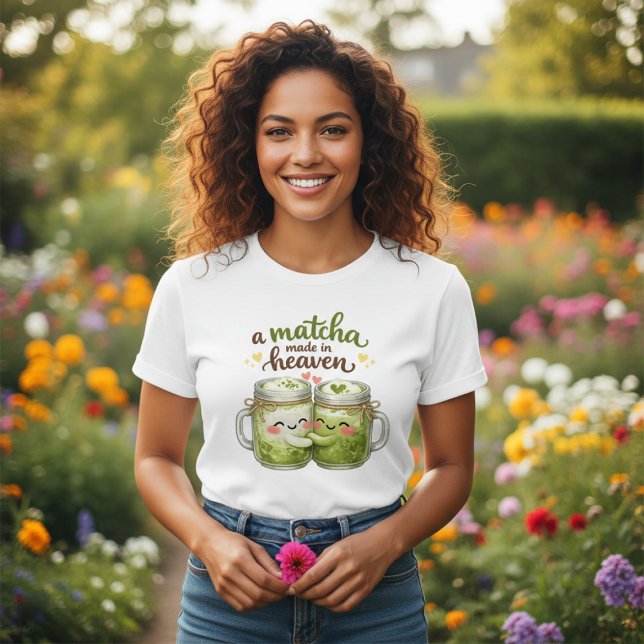 Camiseta A Matcha Made in Heaven Cute Funny Pun (A Matcha Made in Heaven Cute Funny Pun T-Shirt by Ricaso. Couple themed design, green tea fans)