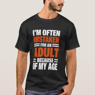 Camiseta A menudo me confunden con un adulto debido a mi ed