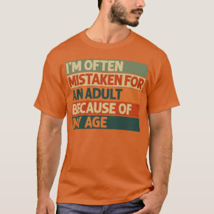 Camiseta A menudo me confunden con un adulto debido a mi ed