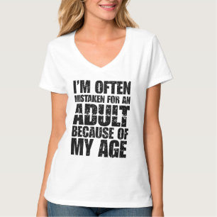 Camiseta A menudo me confunden con un adulto por mi edad