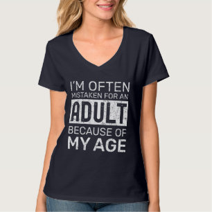 Camiseta A menudo me confunden con un adulto por mi edad