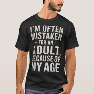Camiseta A Menudo Me Equivocan Para Un Adulto Debido A Mi E