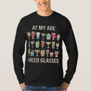 Camiseta A Mi Edad Necesito Gafas Graciosas Para Beber A Ma