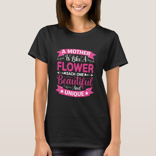 Camiseta A Mother Is Like a Flower Beautiful and Unique Mom (Anverso)
