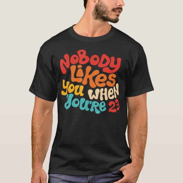 Camiseta A Nadie Le Gusta Cuando Tienes 23 Diseños (Anverso)