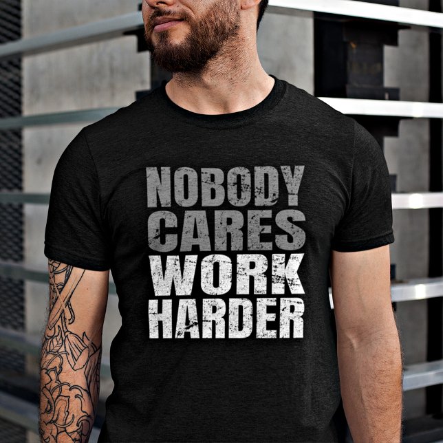 Camiseta A nadie le importa el trabajo más duro entrenamien (Motivate and inspire with this stylish T-shirt—remind yourself and others to keep moving forward!)