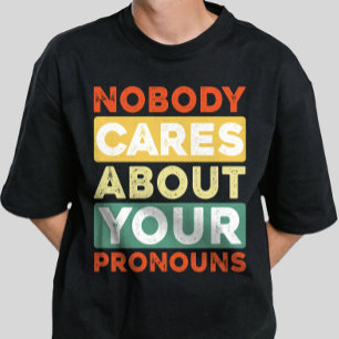 Camiseta A nadie le importa tu Pronouns Retro Vintage