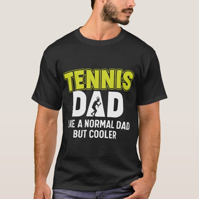 Camiseta a papá de tenis le gusta un padre normal pero más  (Anverso)