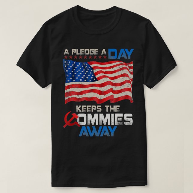 Camiseta A Pledge A Day Keeps The Commies Away American Fla (Diseño del anverso)