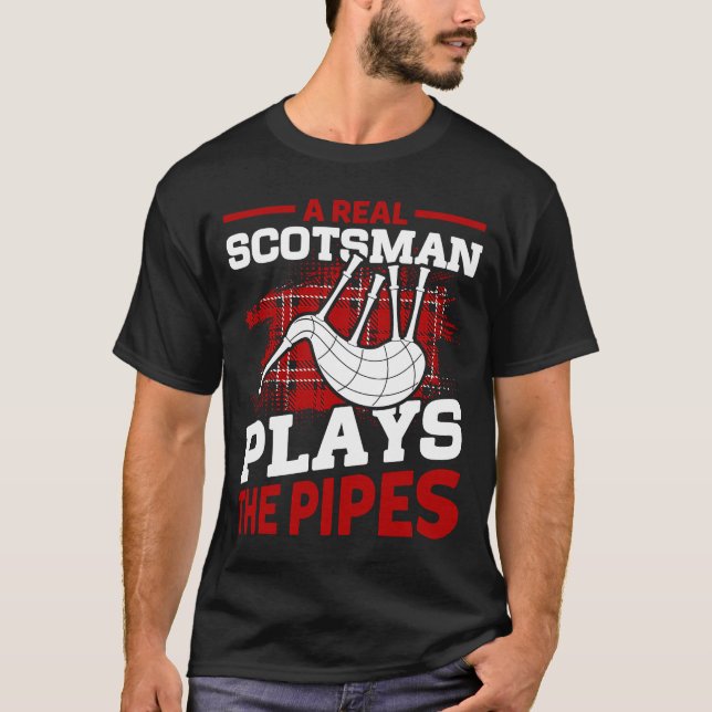 Camiseta A Real Scotsman Plays The Pipes Scottish Bagpipes  (Anverso)